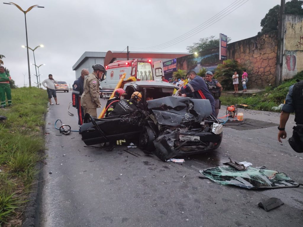 Casal Fica Preso S Ferragens Ap S Grave Acidente Em Avenida De Manaus