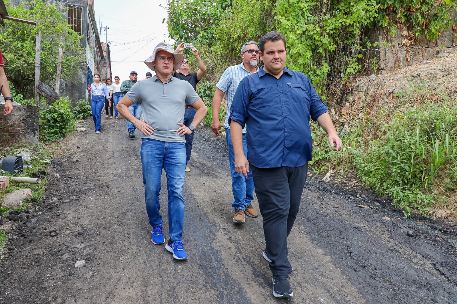 David Almeida Fiscaliza A O Do Programa Asfalta Manaus Em Bairros Da