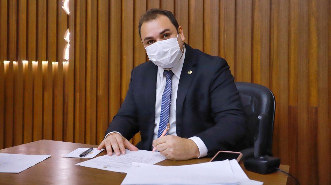 Roberto Cidade solicita reforma de quadra poliesportiva na Compensa