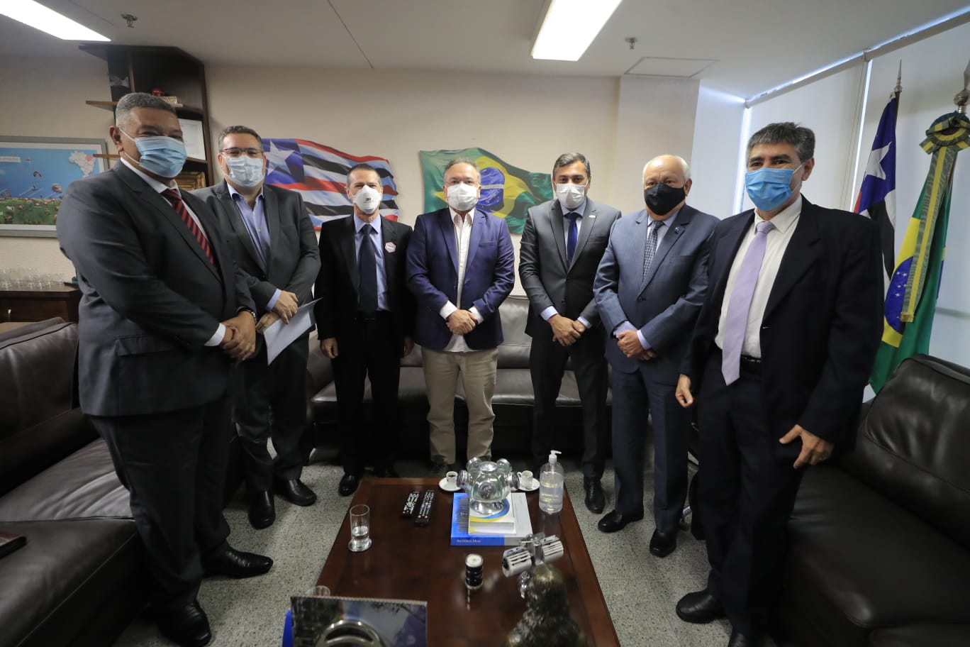 Wilson Lima defende competividade do PIM em encontro com Roberto Rocha