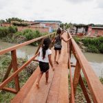 Ponte de Madeira no Rio Piorini