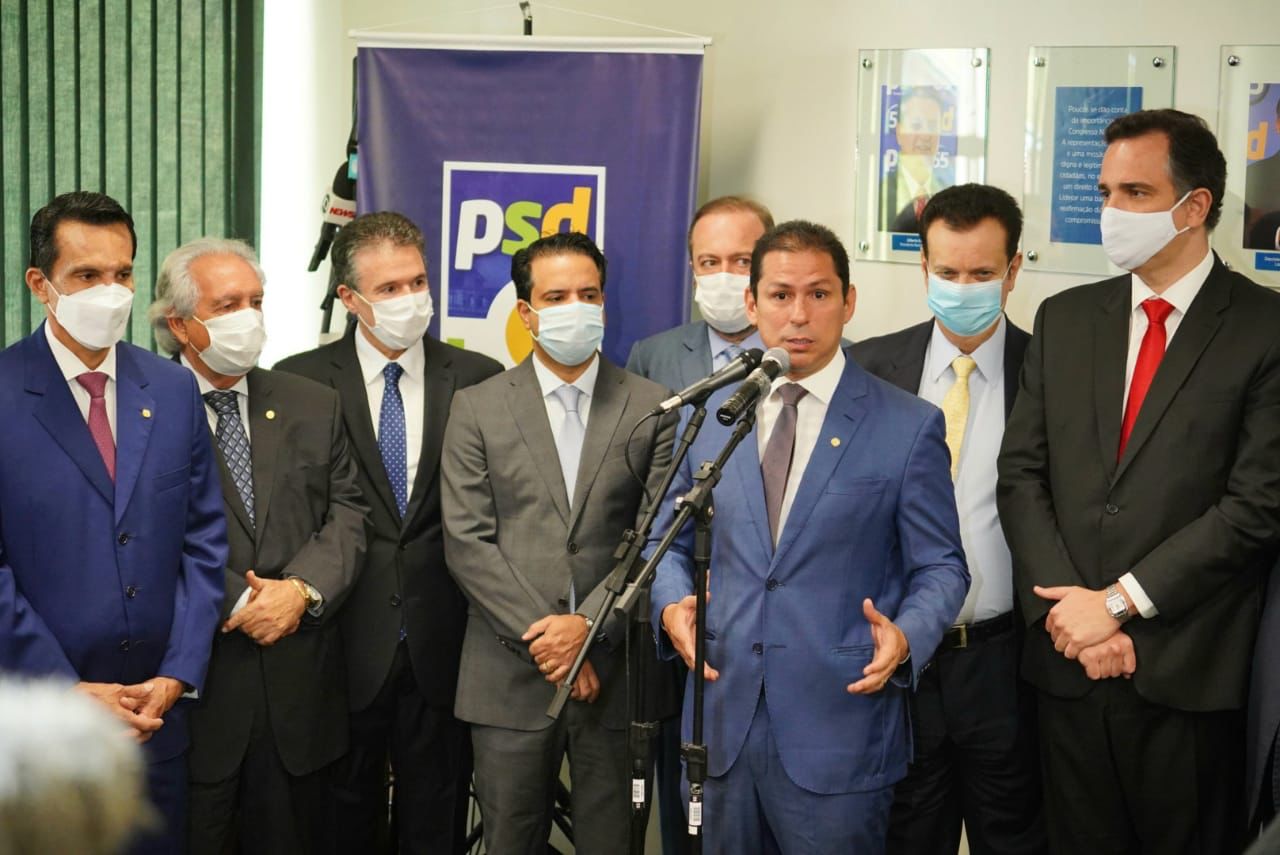 Marcelo Ramos assina filiação ao PSD em evento com líderes partidários