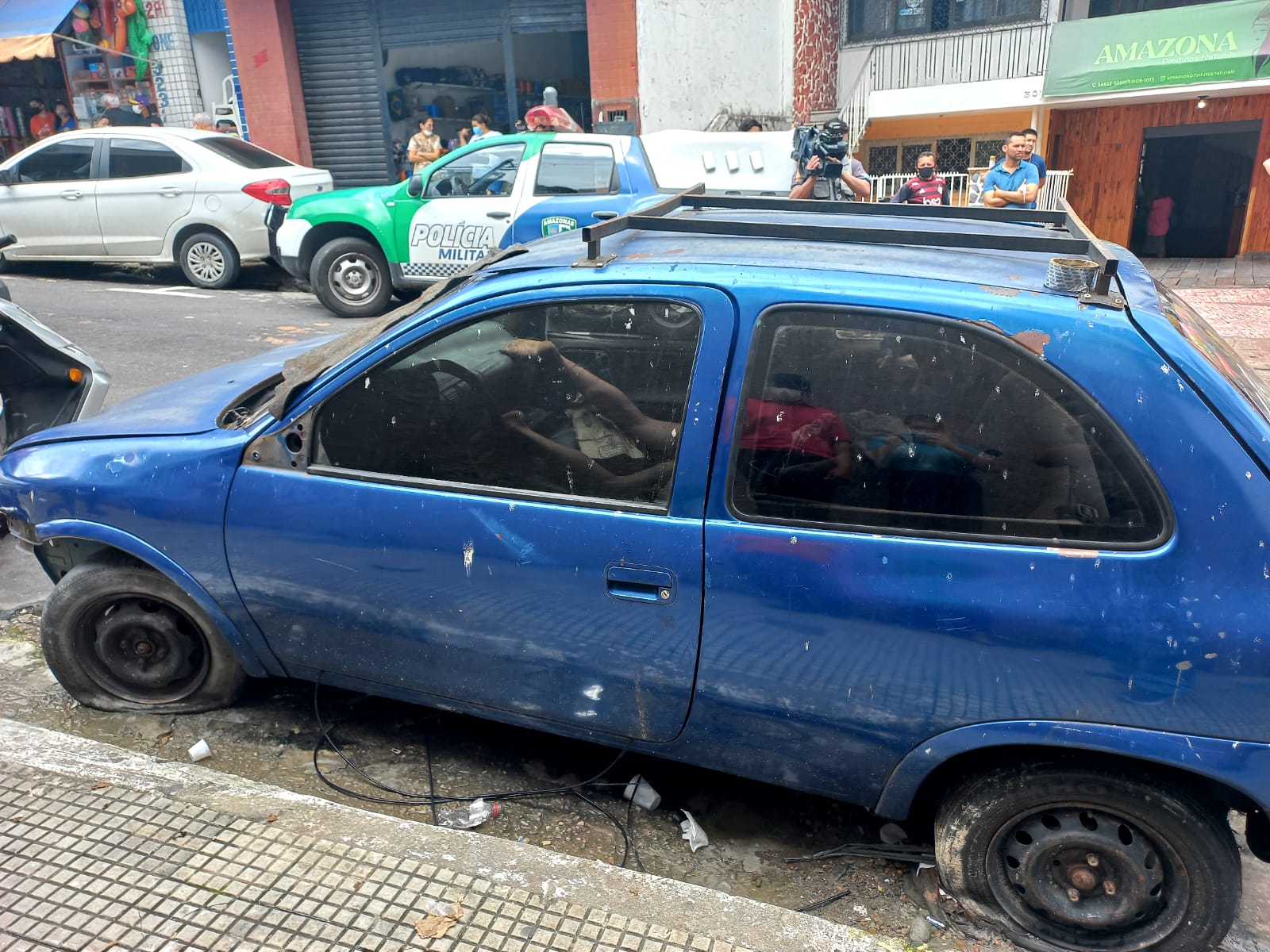 Travesti é encontrada morta dentro de carro no Centro de Manaus