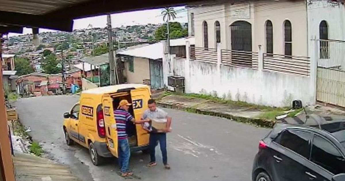 Motorista é rendido e bandidos levam itens dos Correios em Manaus