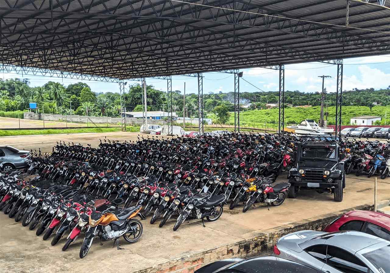 Detran consegue negociar 222 veículos no primeiro leilão do ano no AM