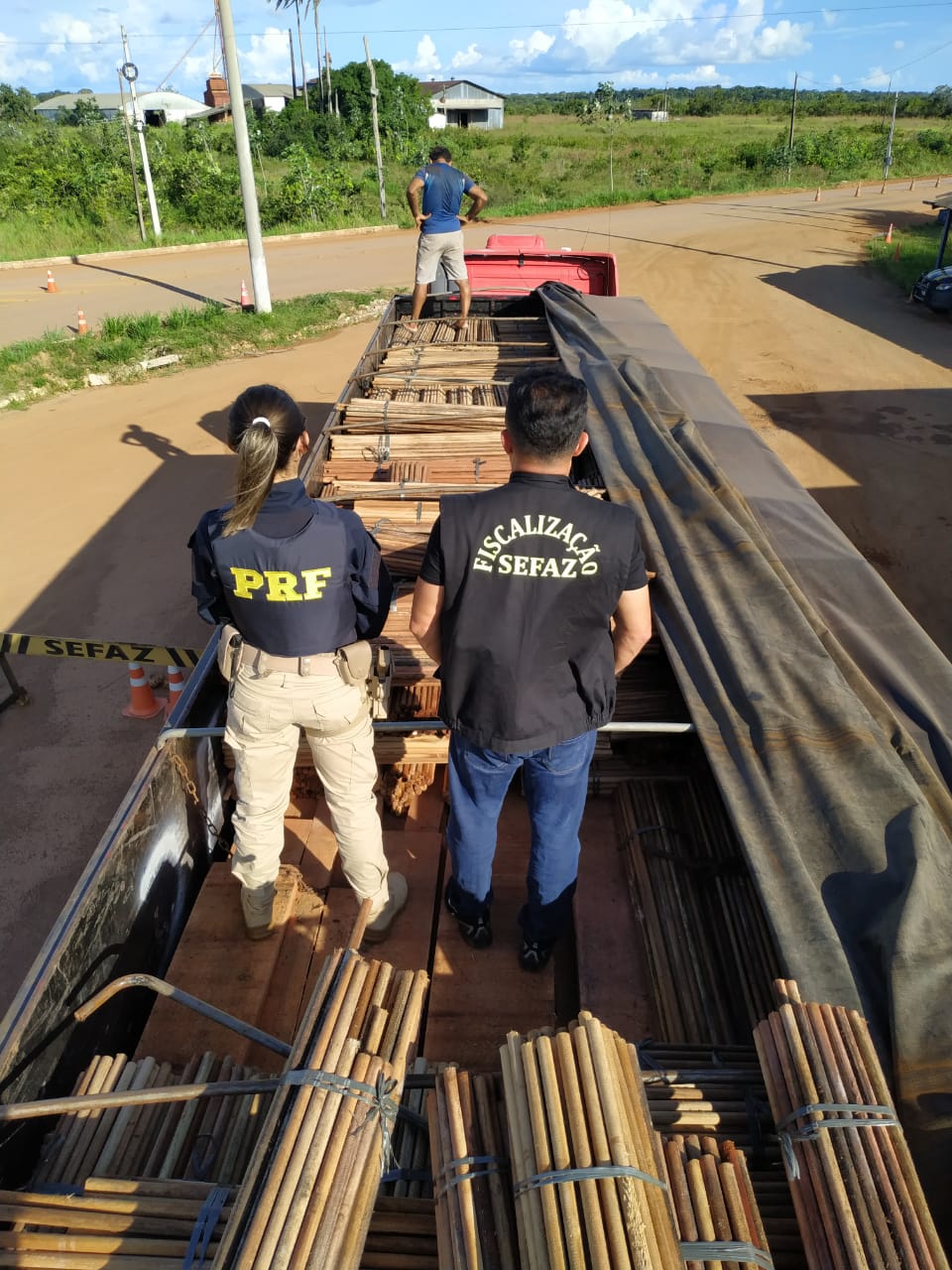 Carga ilegal de madeira no valor de R$ 500 mil é apreendida em Humaitá (AM)