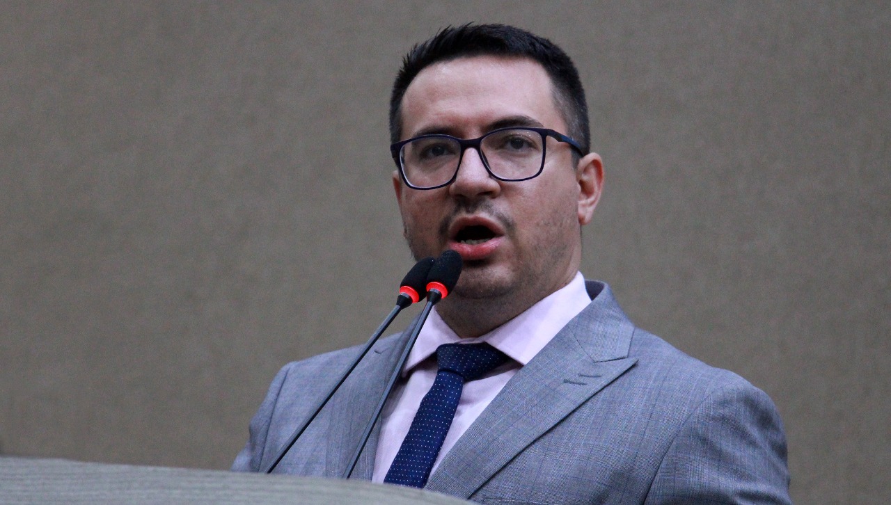 Em PL, Rodrigo Guedes propõe campanha contra assédio às mulheres no transporte coletivo de Manaus