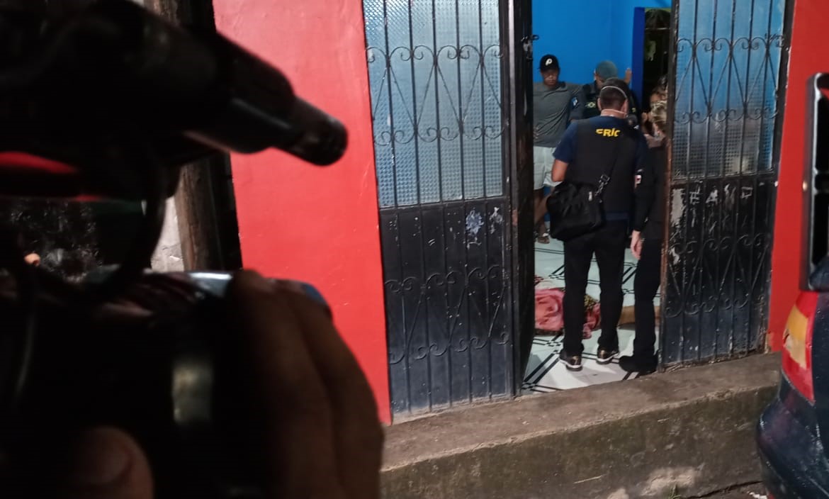 Jovem tenta fugir, mas é executado dentro de casa na zona Leste de Manaus