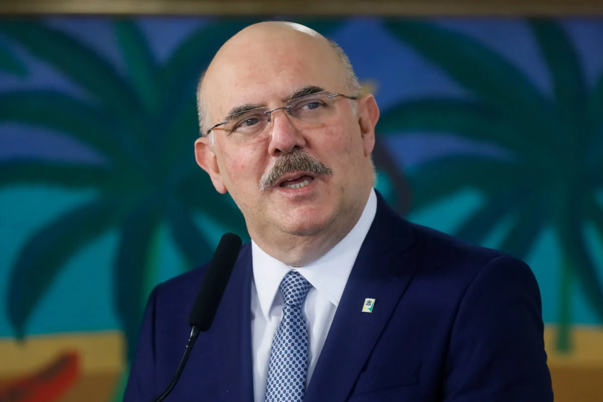 Milton Ribeiro: “Não se ensina isso de nasceu homem, pode ser mulher”