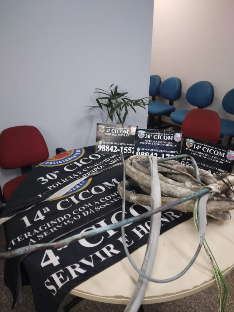 Dois homens envolvidos em roubo de fios de cobre e de uma motocicleta são presos