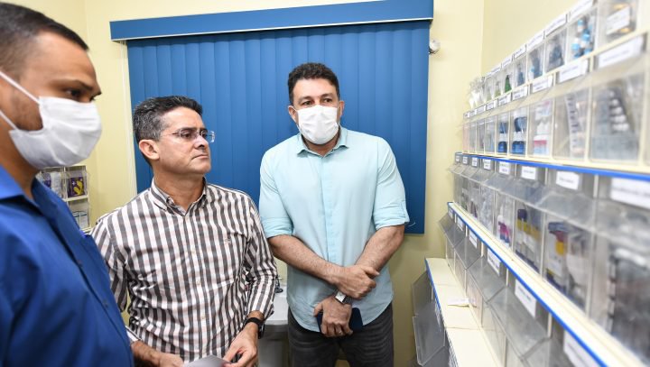 Prefeito David Almeida entrega unidade de saúde revitalizada no bairro Japiim