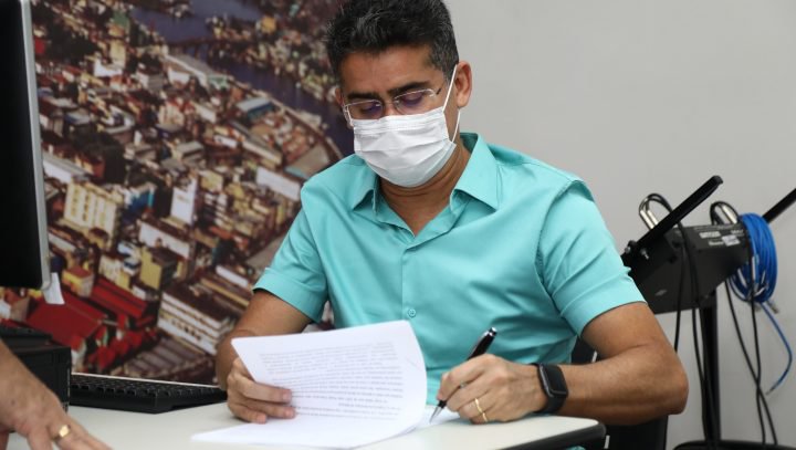 David Almeida assina acordo de porte de armas com Policia Federal para Guarda Municipal de Manaus