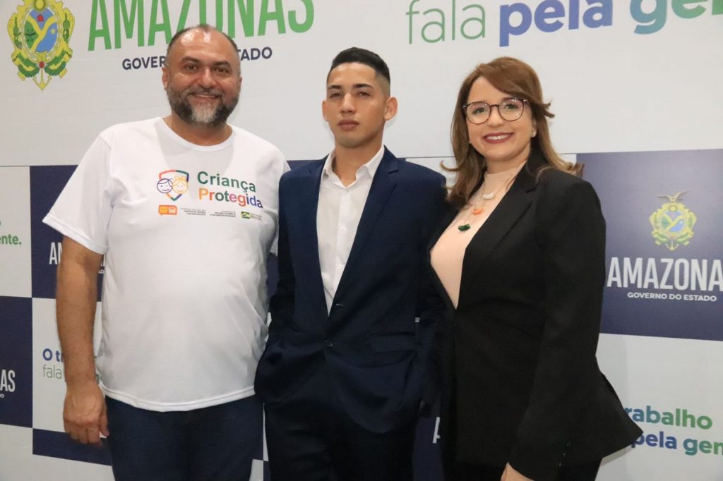 contrato para lançamento de biografia