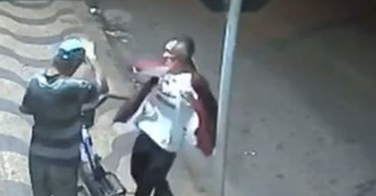 Vídeo: Homem é morto brutalmente por “amigo” em discussão sobre bicicleta