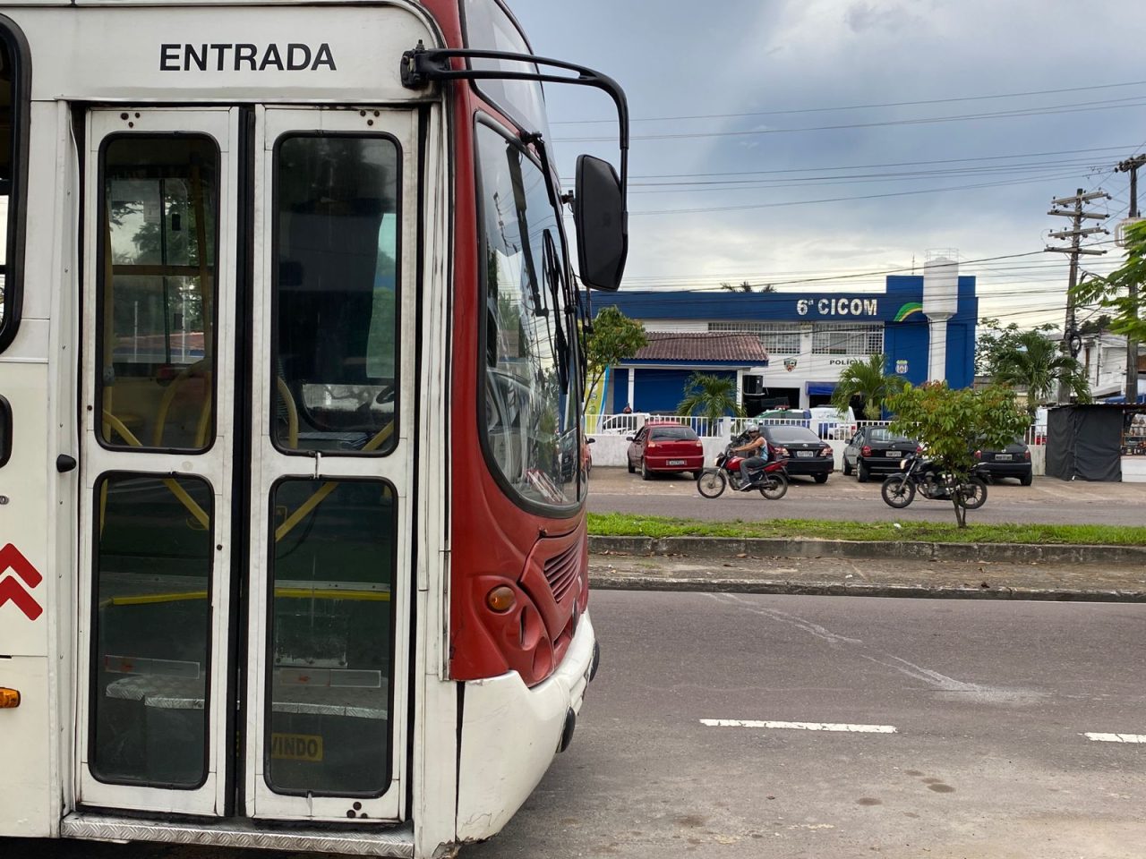 Ônibus é assaltado por trio violento na zona Norte de Manaus