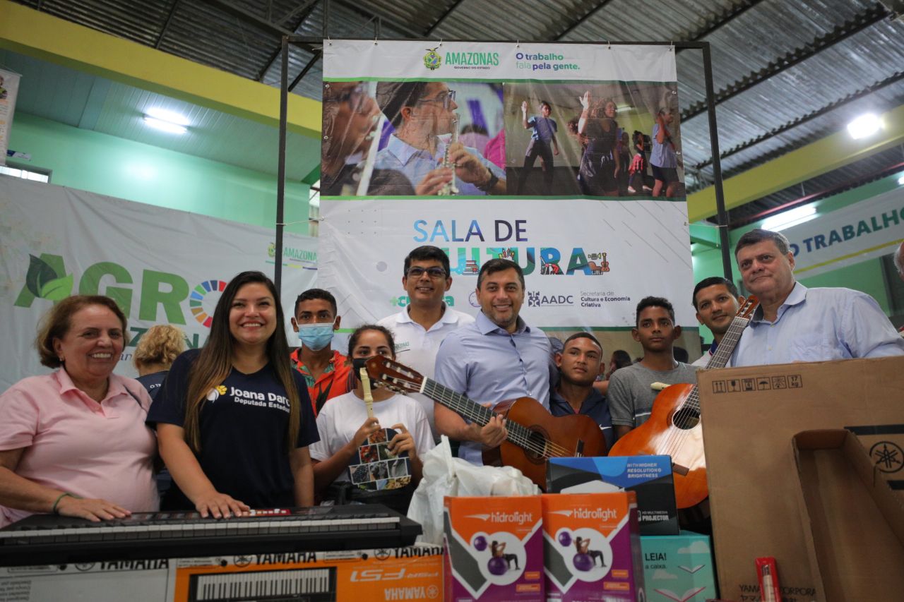 Reforço em serviços de cidadania, saúde, cultura e fomento chega à população de Carauari