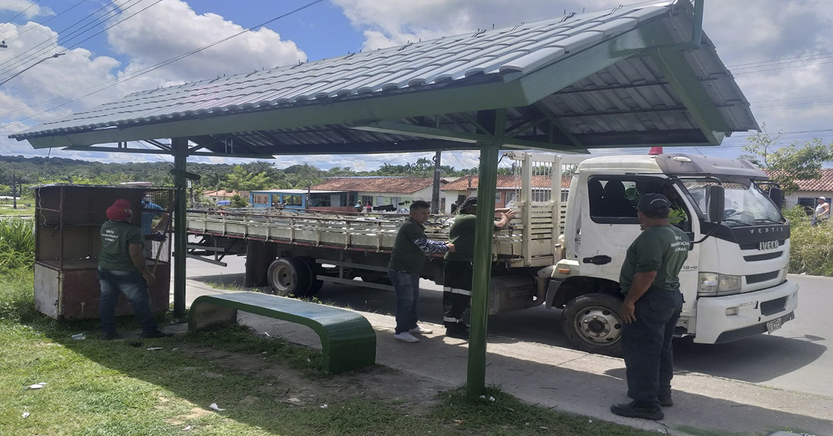Pontos de paradas de ônibus são revitalizados em Manaus