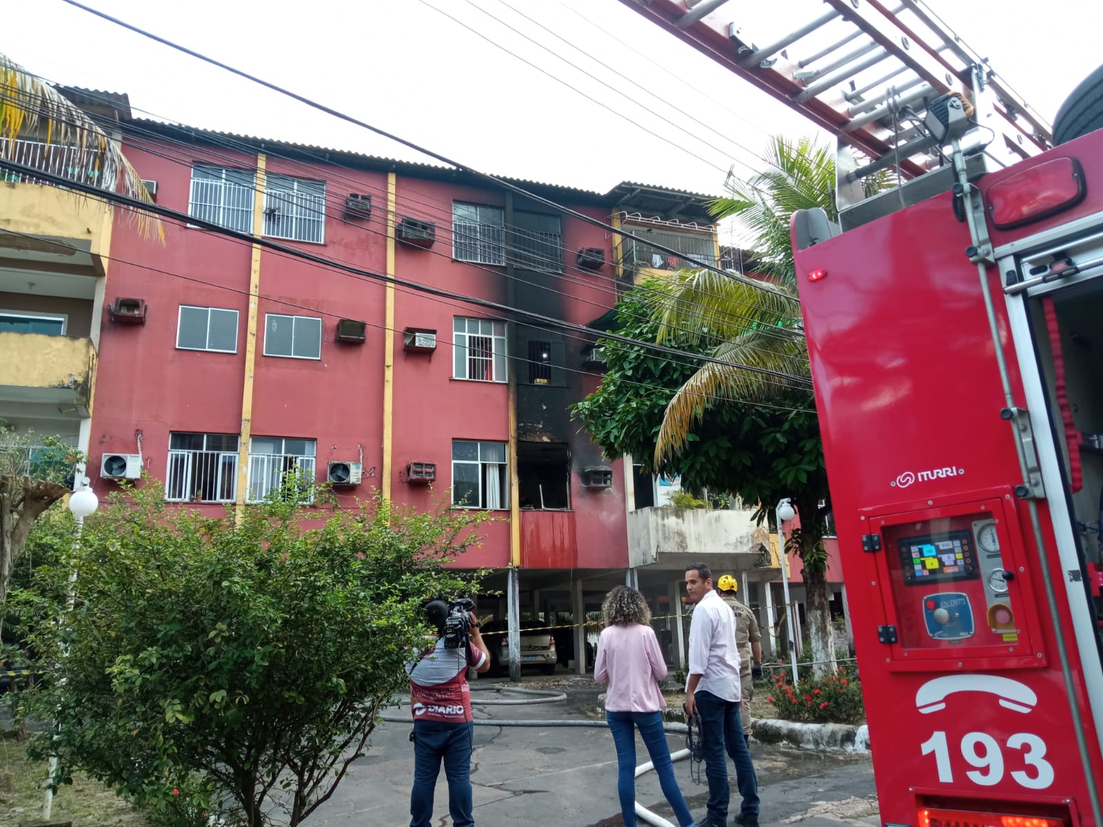 Incêndio em apartamento assusta moradores no Conjunto Xingu, na Zona Oeste de Manaus