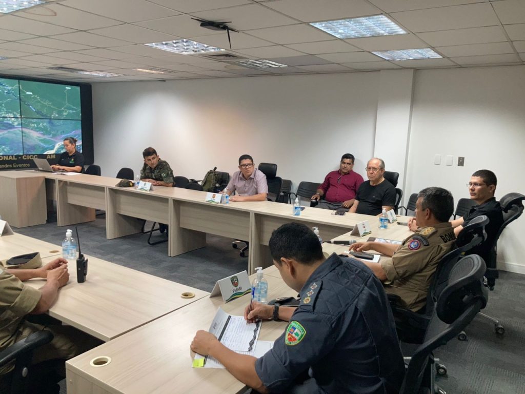 Buscas por paraquedista desaparecido