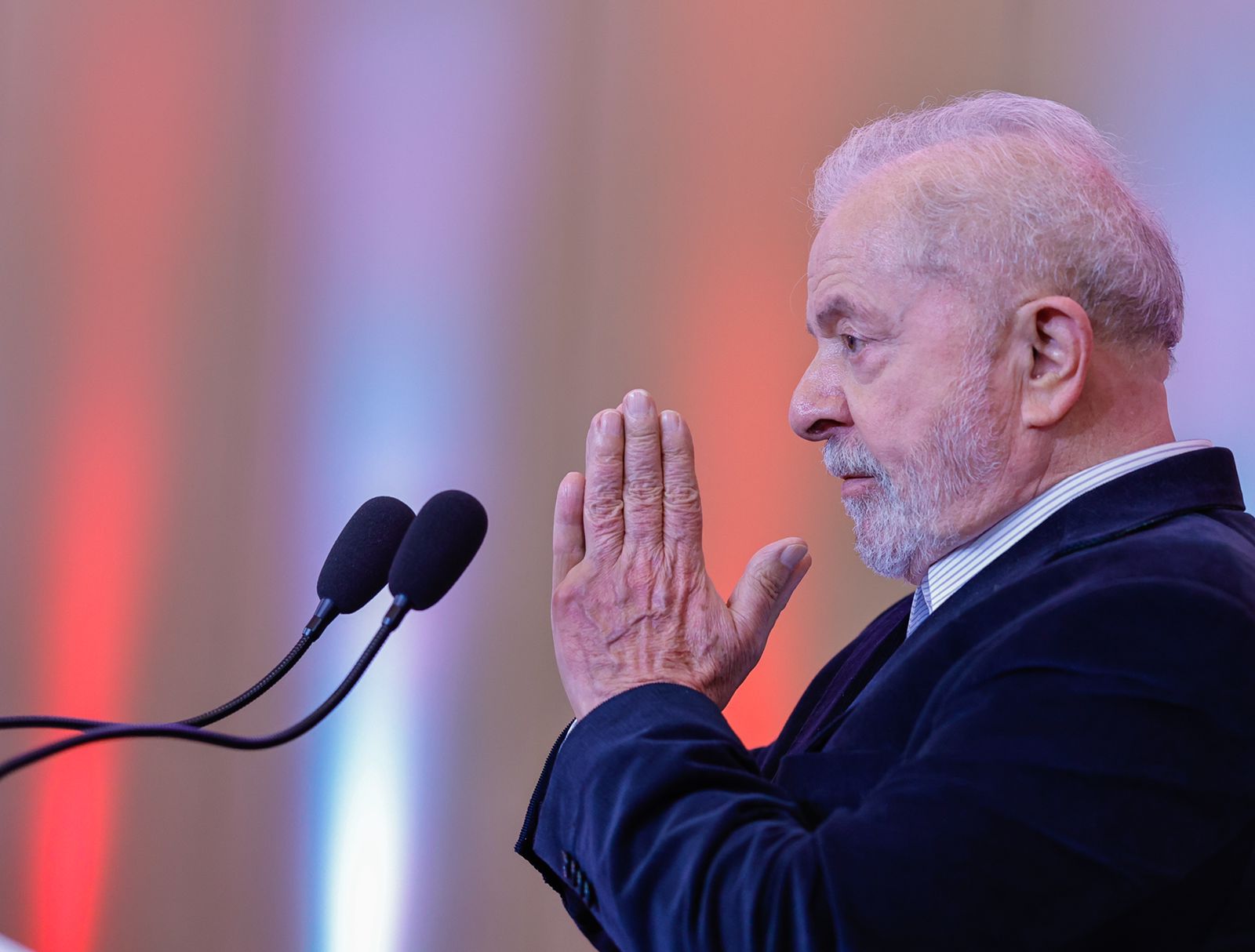 Lula lidera intenções de voto em 1º e 2º turno, diz nova pesquisa