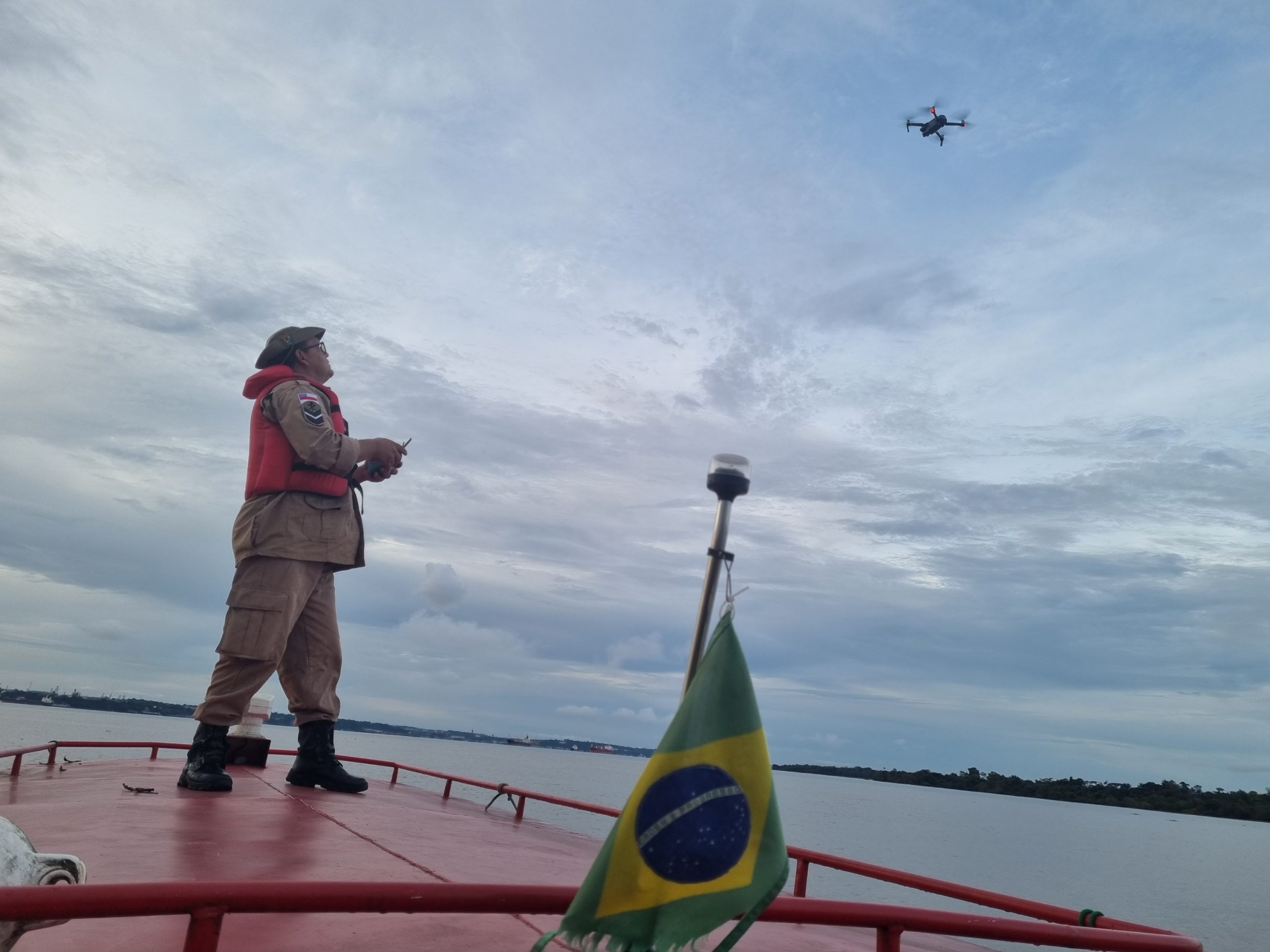 Buscas por paraquedista desaparecido continuam nesta terça-feira (19)