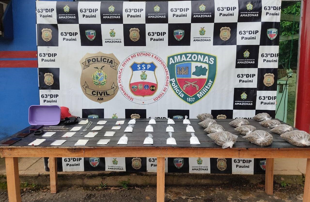Bando é preso no AM com cocaína e celulares