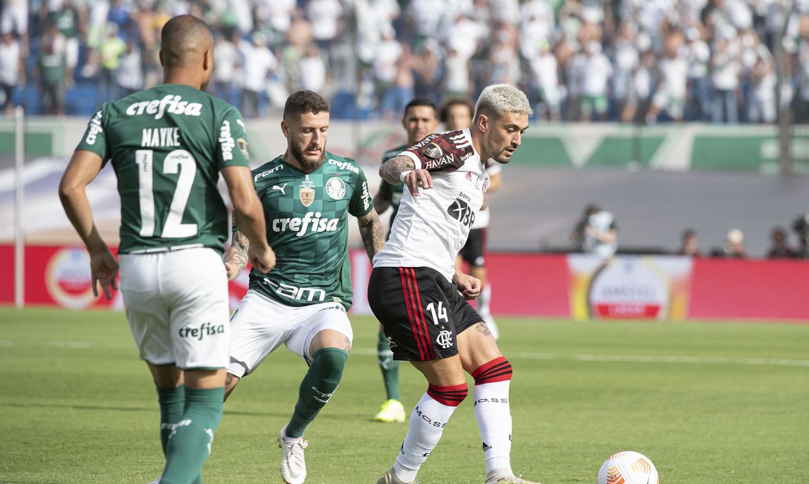 Flamengo e São Paulo escalados para duelo no Maracanã pelo Brasileiro