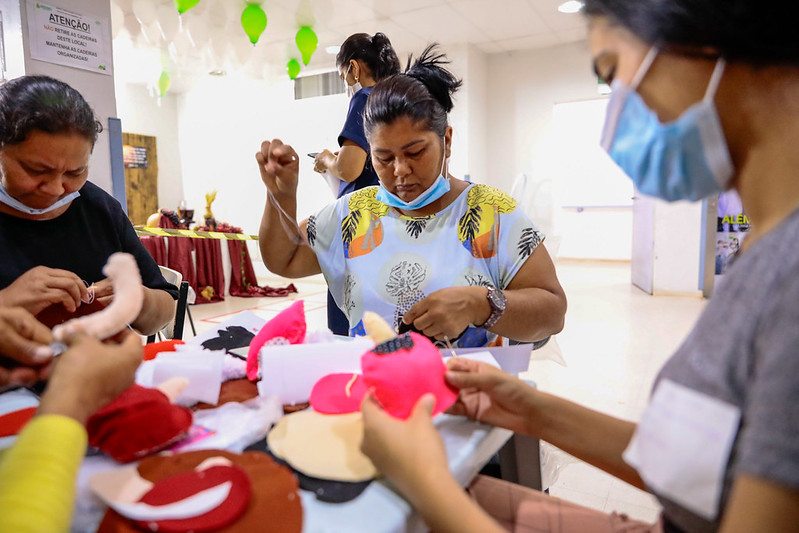 Acompanhantes de pacientes do 28 de Agosto recebem oficinas de artesanato
