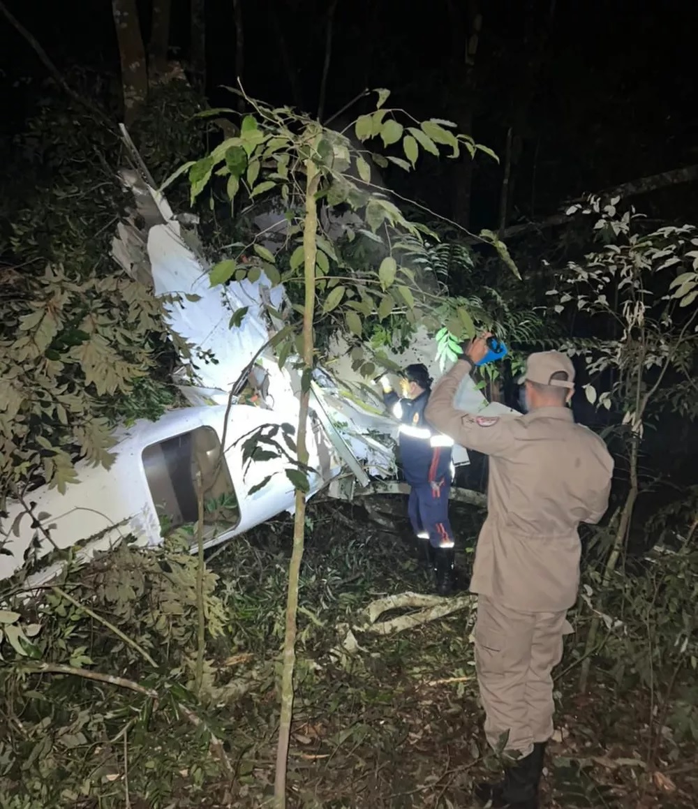 Quatro pessoas morrem após queda de avião em Mato Grosso