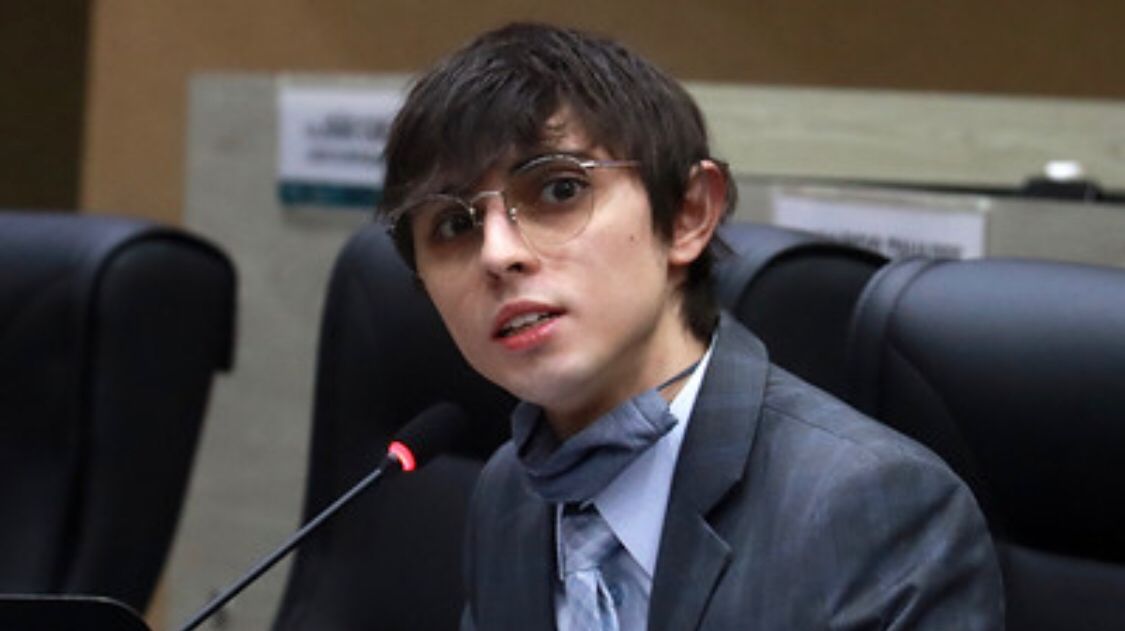 Amom responde críticas sobre pré-candidatura no Cidadania: “objetivo de melhorar”