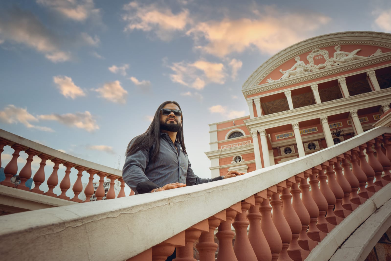 Cantor amazonense Arlley Souza lança música em homenagem à mãe