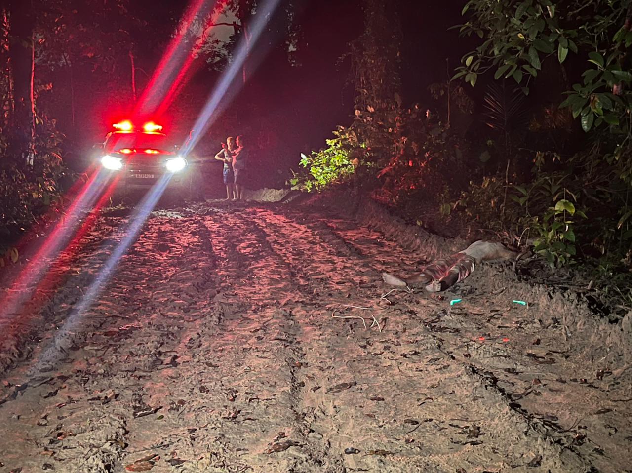 Corpo de homem é achado com sinais de tortura em área de mata em Manaus