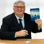 Escritor Luiz Lauschner lança obra em Manaus