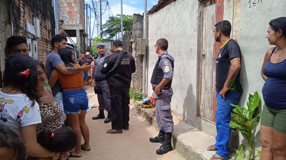 Jovem é executado com cinco tiros em beco no Petrópolis