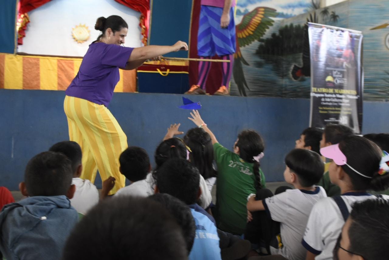 Artistas percorrem rios e estradas para levar ópera ao interior do AM