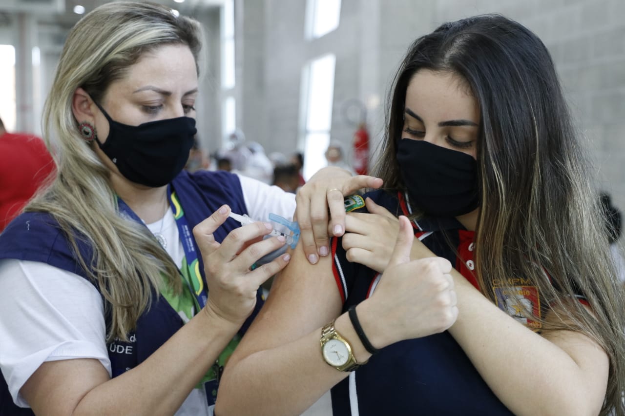 AM já aplicou 6.915.450 doses de vacina contra Covid-19 até este domingo (1º)