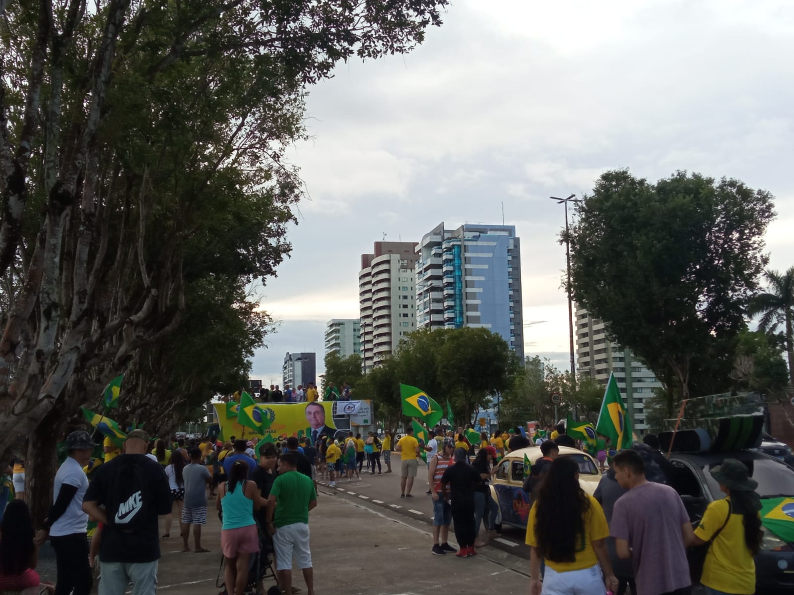 Motociata em apoio a Bolsonaro reúne manifestantes em Manaus