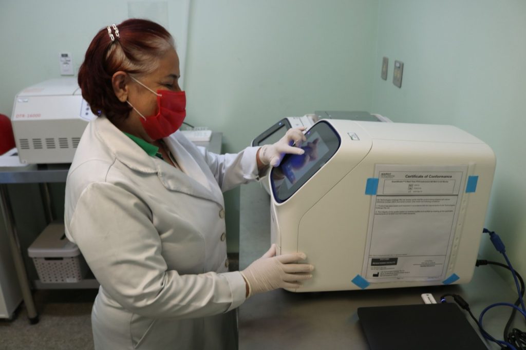 enfermeira Júlia Mônica Benevides