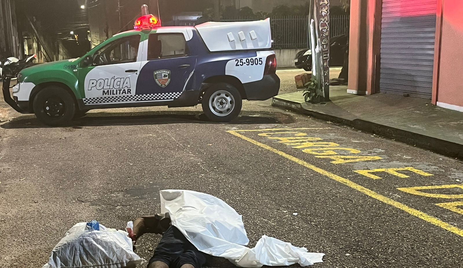 Morador de rua é executado a tiros em rua do Centro de Manaus
