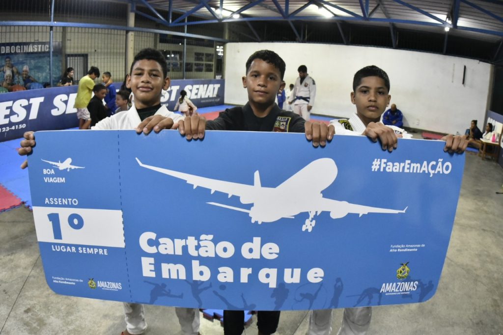 Atletas de jiu-jistu do projeto Suçuarana