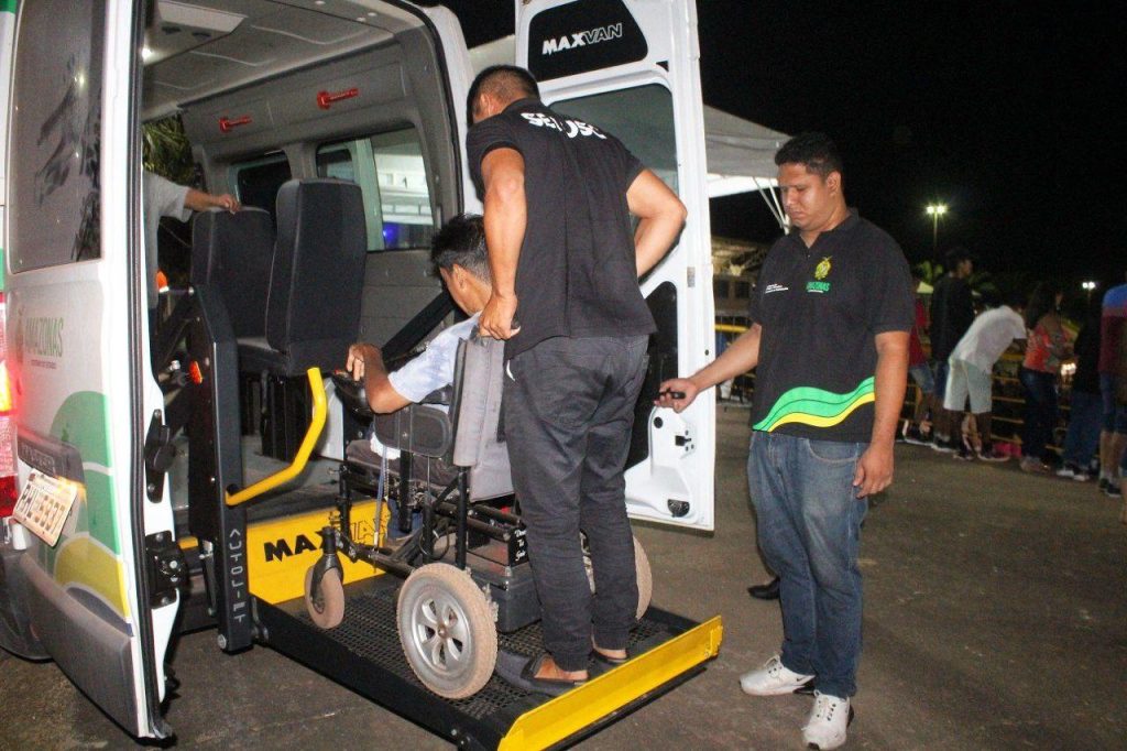 Pessoas com deficiência