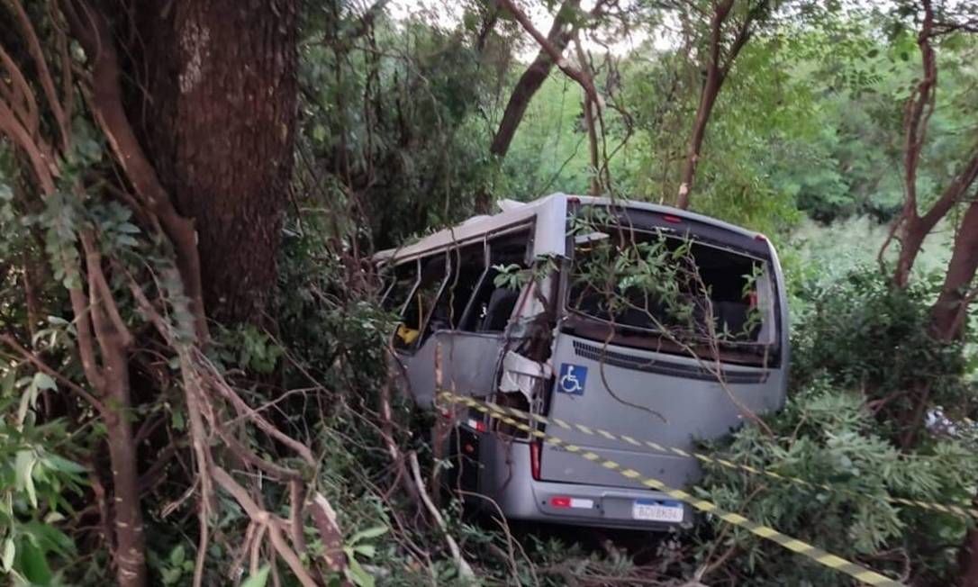 Acidente com ônibus deixa ao menos 7 mortos e mais de 10 feridos
