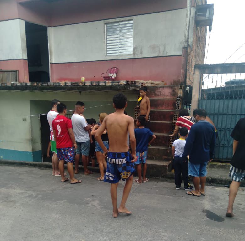 Jovem é executado com 11 tiros dentro de banheiro em Manaus