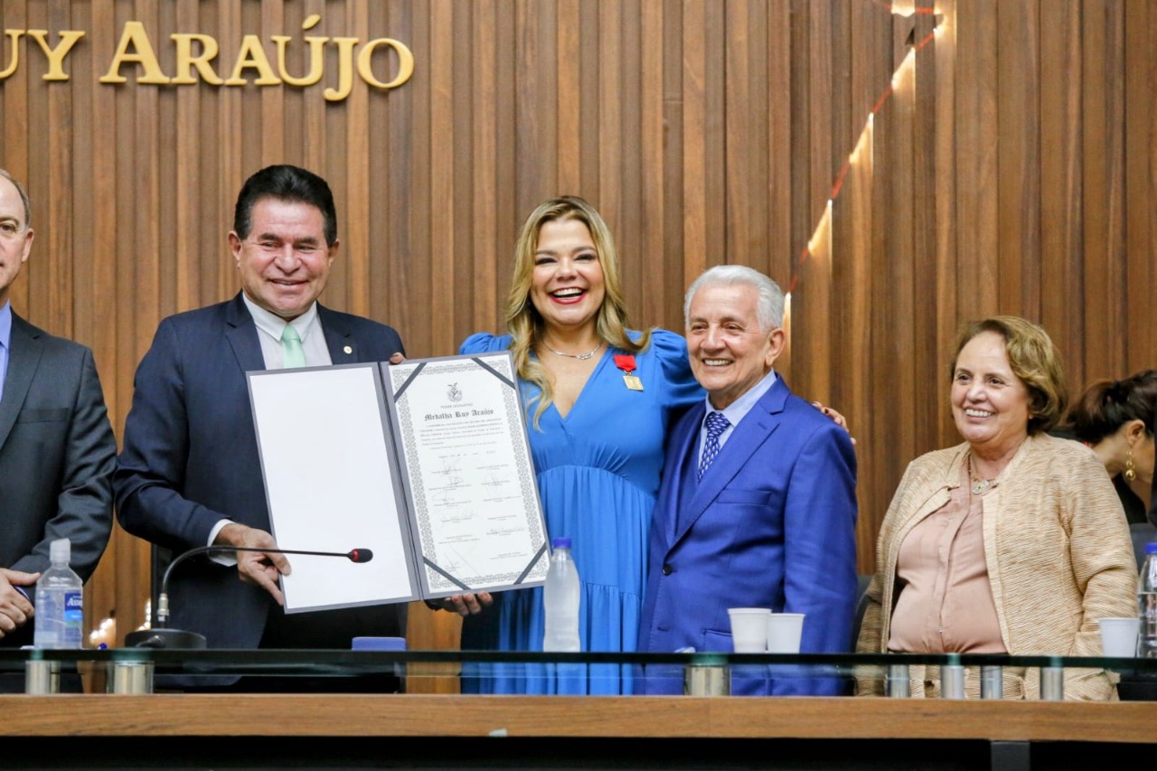 Kuka Chaves é homenageada com a medalha Ruy Araújo na Aleam