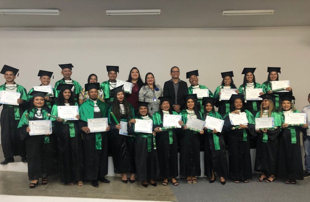 1ª turma de enfermagem indígena em Manaus