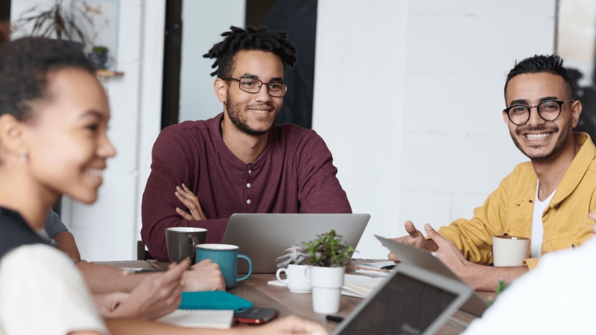 IEL oferece mais de 60 vagas de estágio para nível superior e técnico