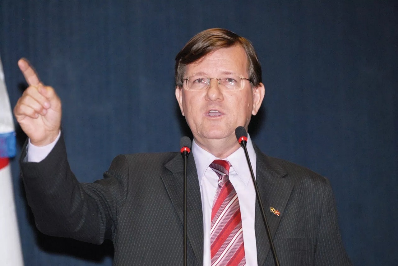 “Não é bem-vindo”, diz Zé Ricardo sobre a vinda de Bolsonaro a Manaus