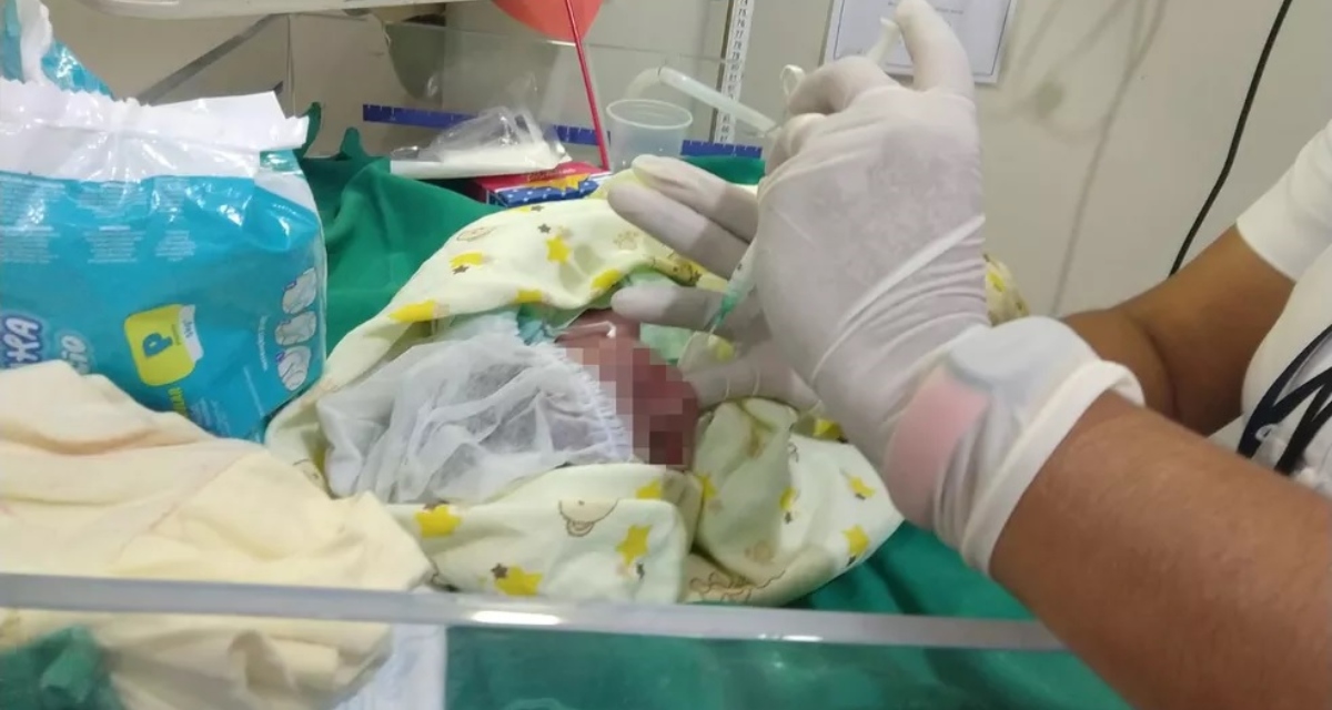 Mãe tenta vender bebê por R$ 400 na porta de maternidade no AM