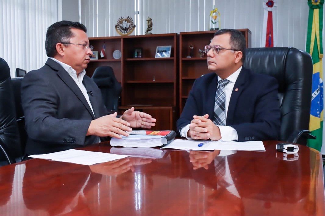 Deputado estadual Sinésio Campos entrega relatório final ao Ministério Público