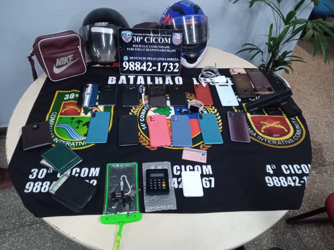Assaltante é preso com vários celulares após arrastão em Manaus